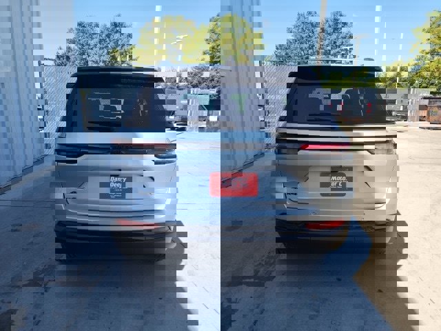 New 2025 Jeep Grand Cherokee Altitude image 23