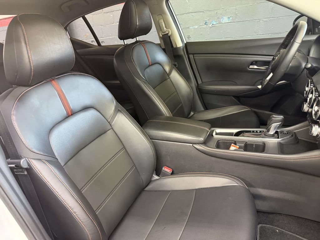 Used 2022 Nissan Sentra SR w/ SR Premium Package FWD image 25