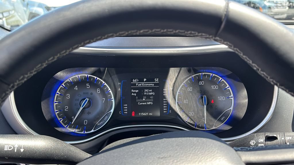 Used 2018 Chrysler Pacifica Touring Plus FWD image 16