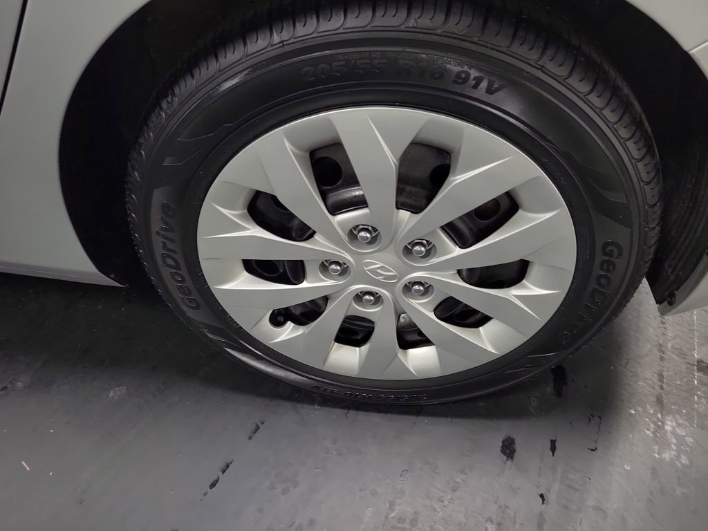 Used 2016 Hyundai Elantra GT image 11