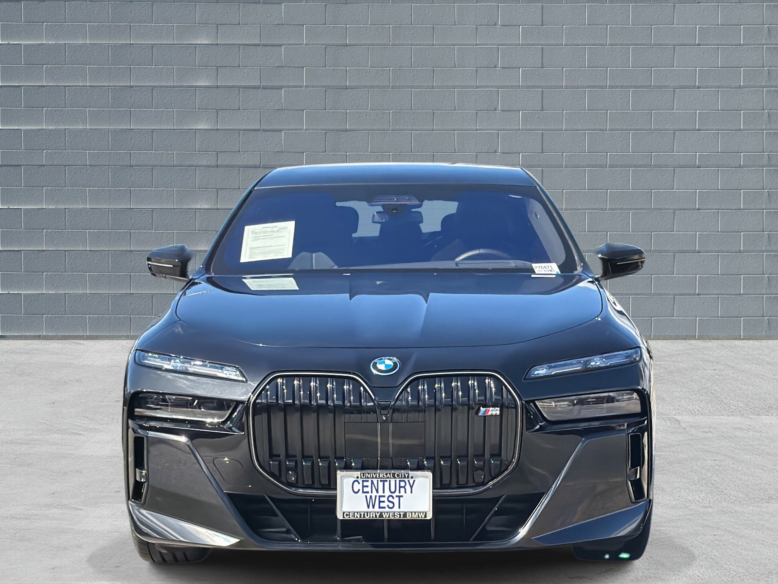 Used 2025 BMW i7 M70 w/ Executive Package image 2