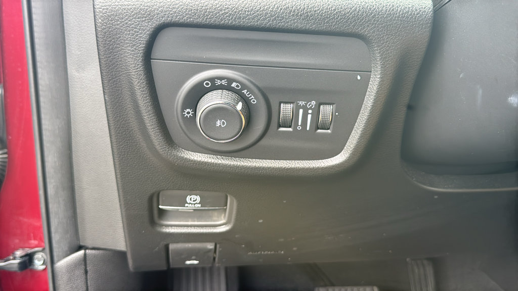 Used 2025 Jeep Grand Cherokee Summit AWD/4WD image 17