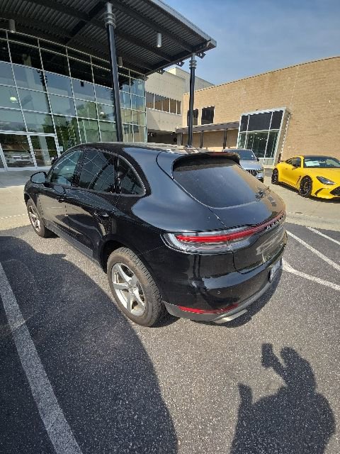 Used 2020 Porsche Macan AWD/4WD image 3