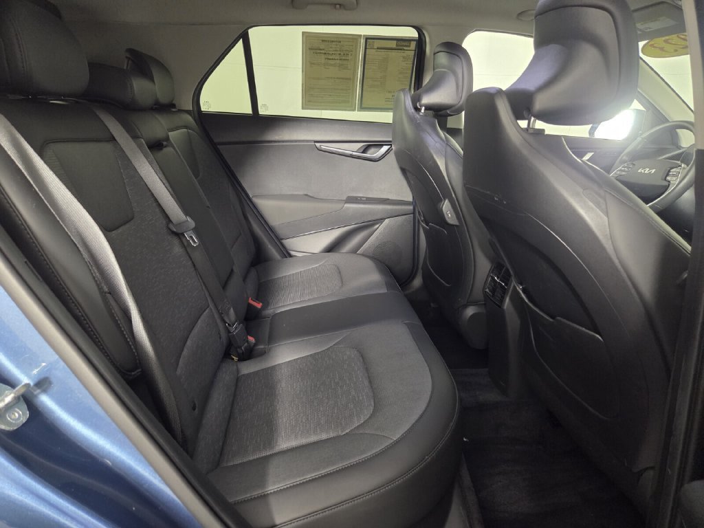 Used 2023 Kia Niro SX Touring FWD image 28
