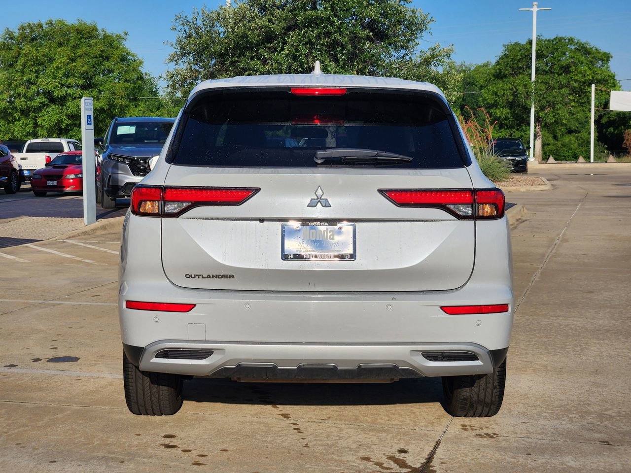 Used 2024 Mitsubishi Outlander SE FWD image 6