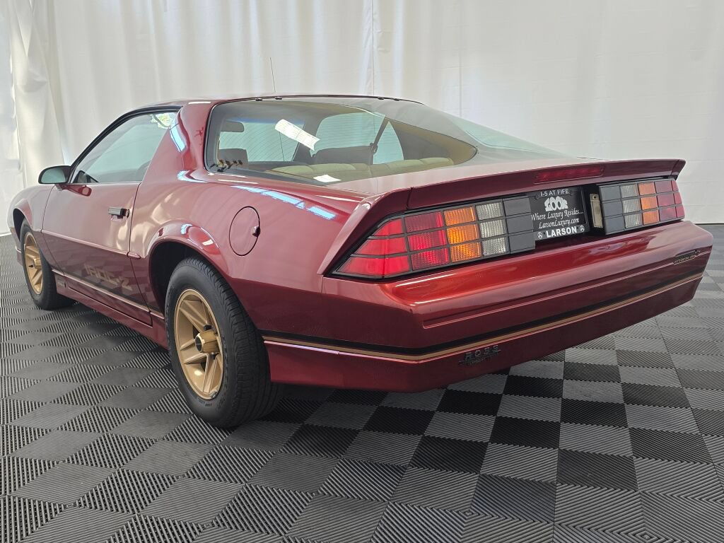 Used 1988 Chevrolet Camaro IROC-Z RWD image 3