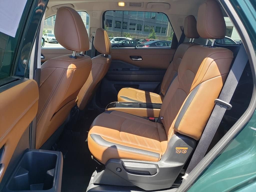 Used 2023 Nissan Pathfinder Platinum AWD/4WD image 33