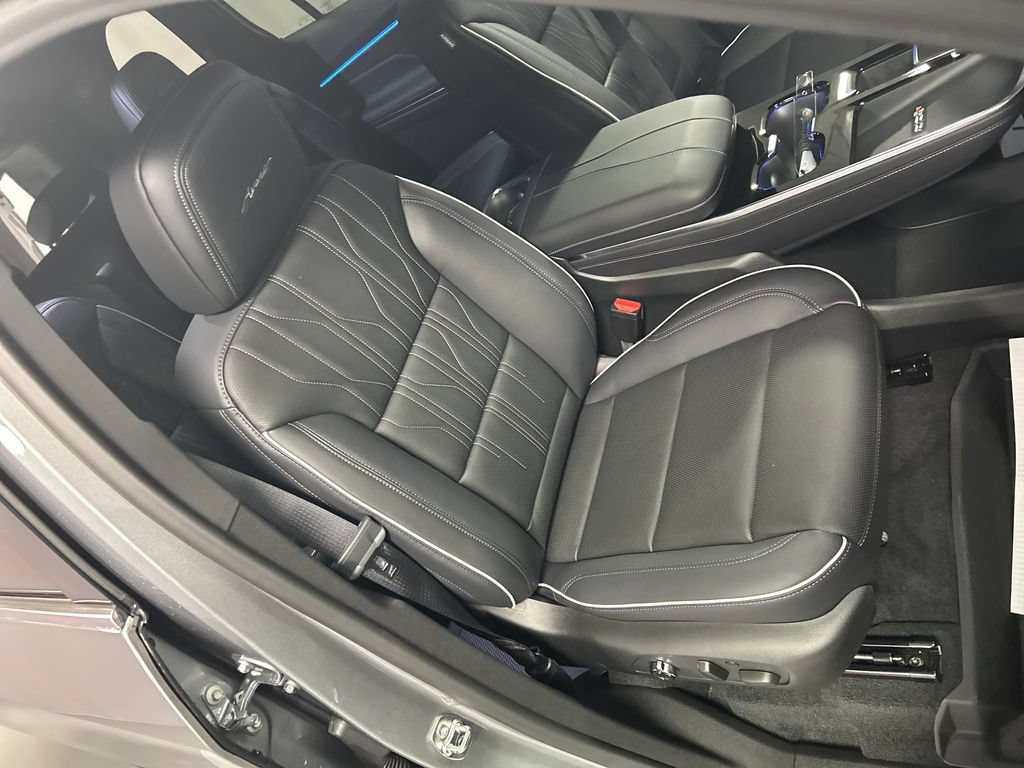 New 2027 Buick Enclave Avenir w/ LPO, Floor Liner Package FWD image 25