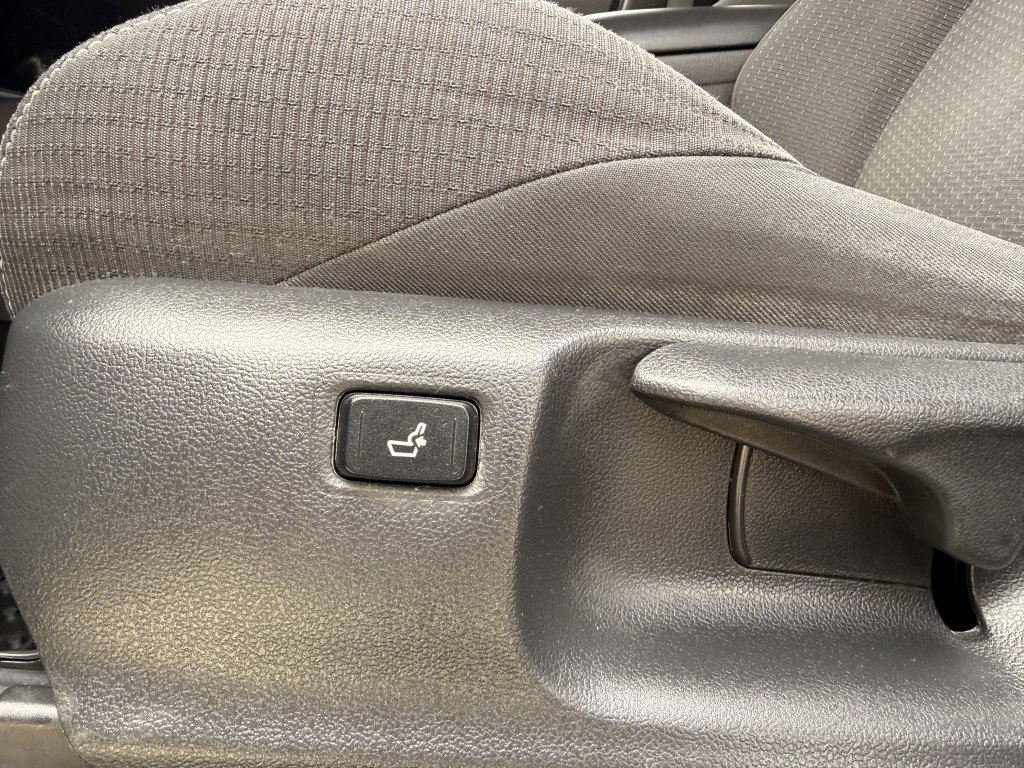 Used 2018 Toyota C-HR XLE FWD image 36