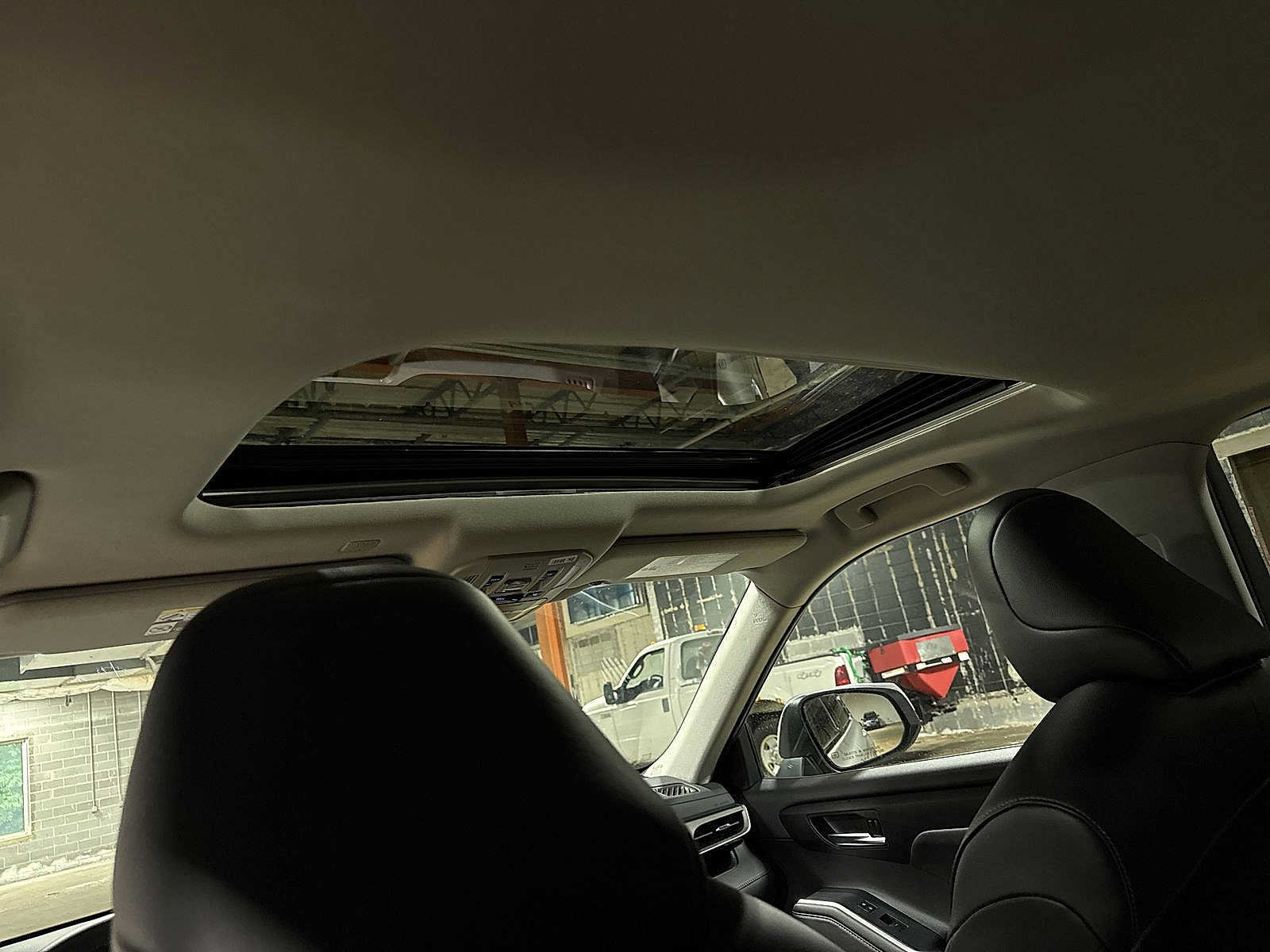 Used 2022 Toyota Highlander XLE AWD/4WD image 25