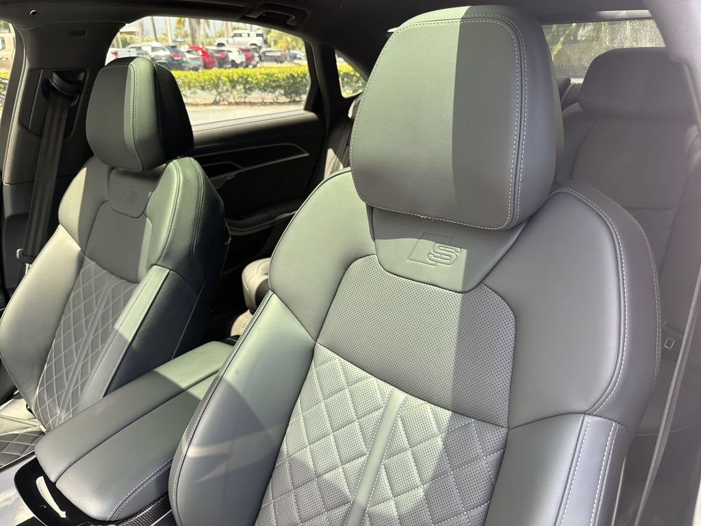 Used 2025 Audi S8 w/ Executive Package AWD/4WD image 19