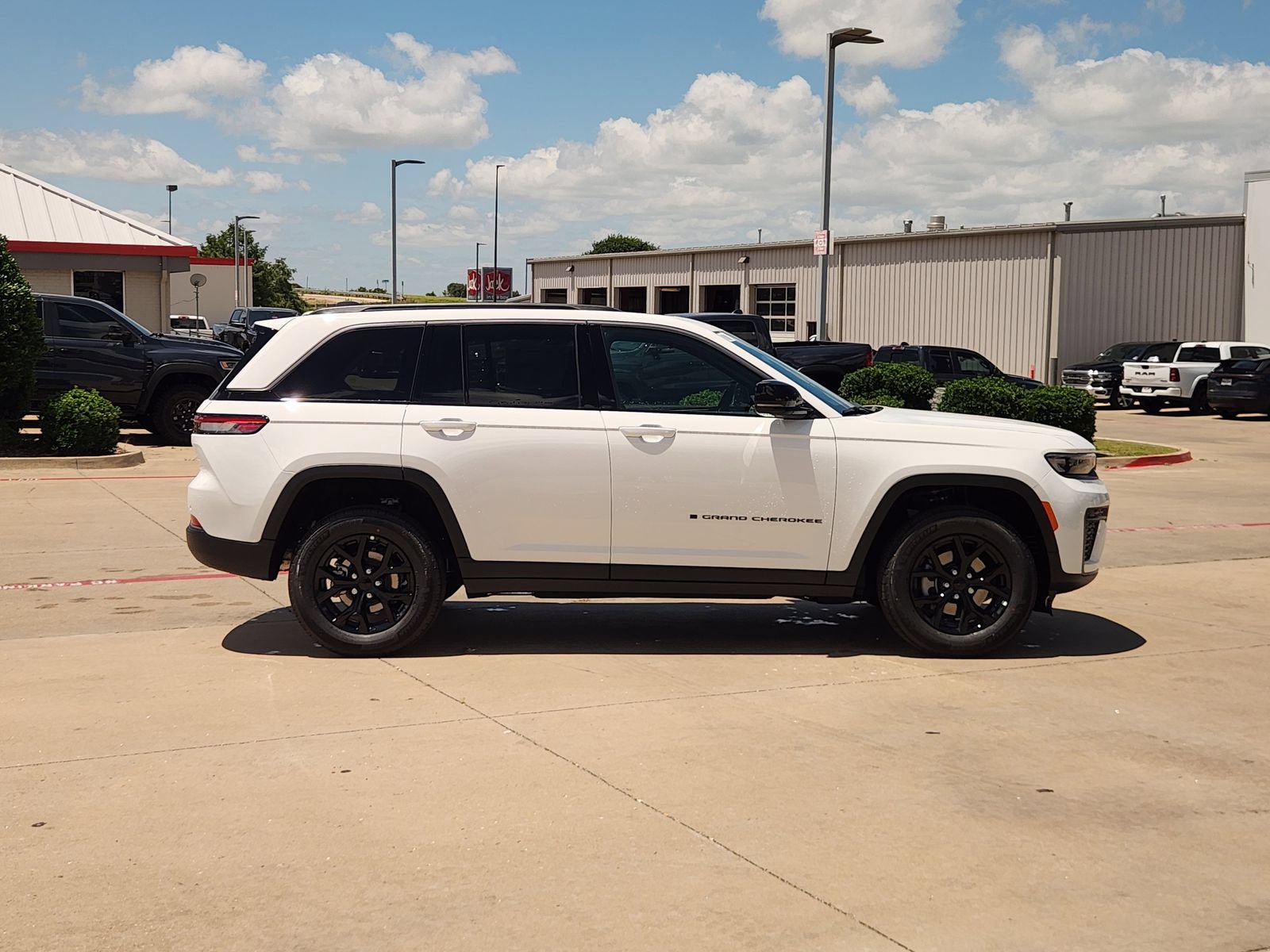 New 2026 Jeep Grand Cherokee Altitude RWD image 7