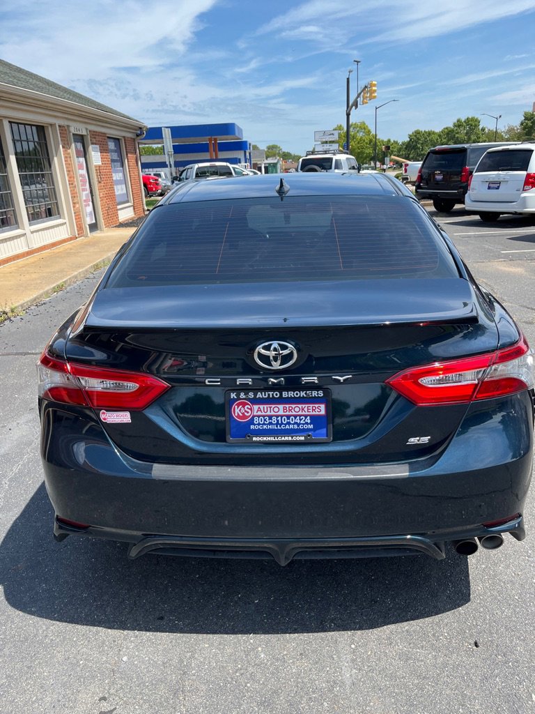 Used 2019 Toyota Camry SE image 5