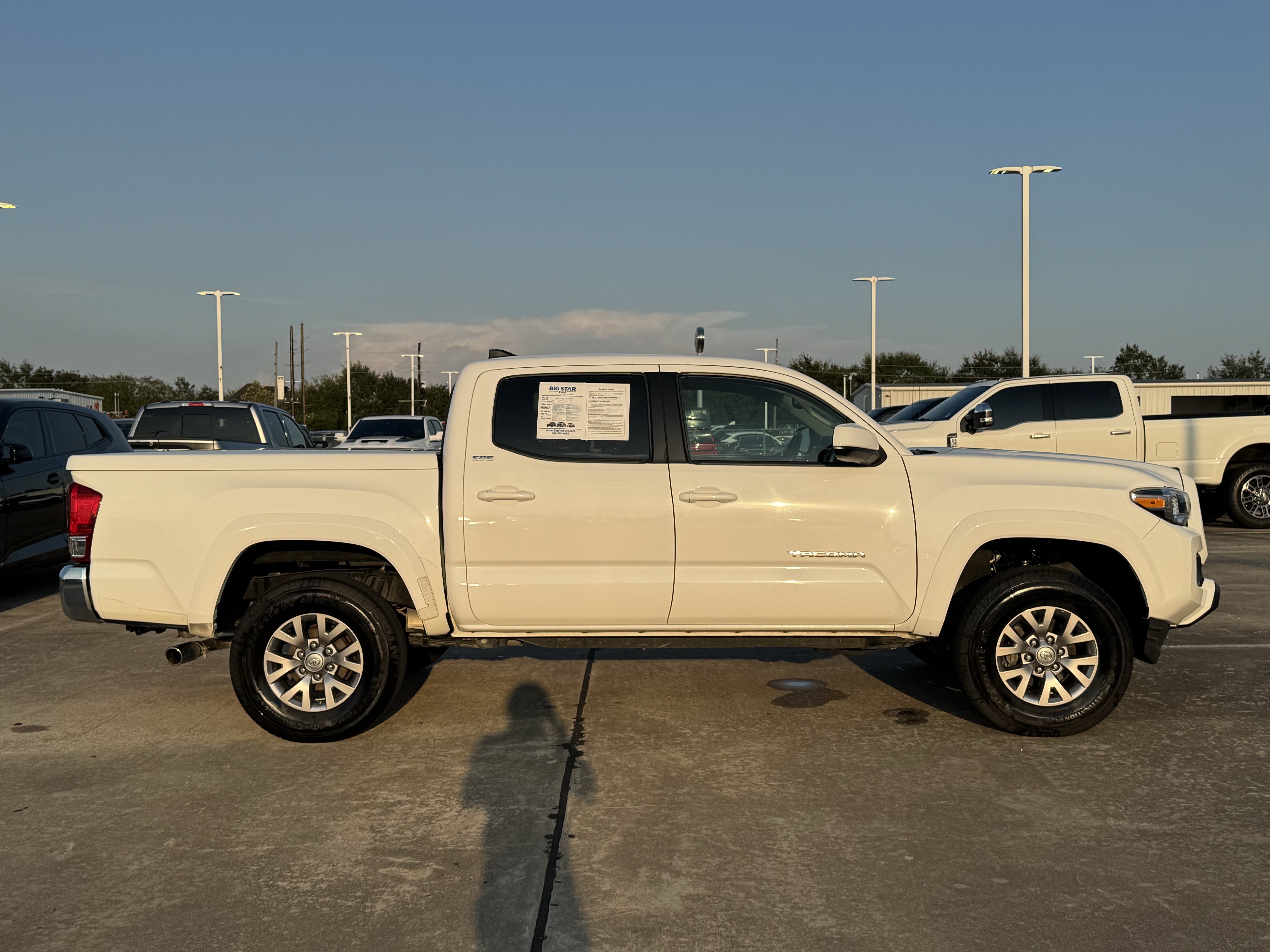 Used 2017 Toyota Tacoma SR5 w/ Tow Package RWD image 6
