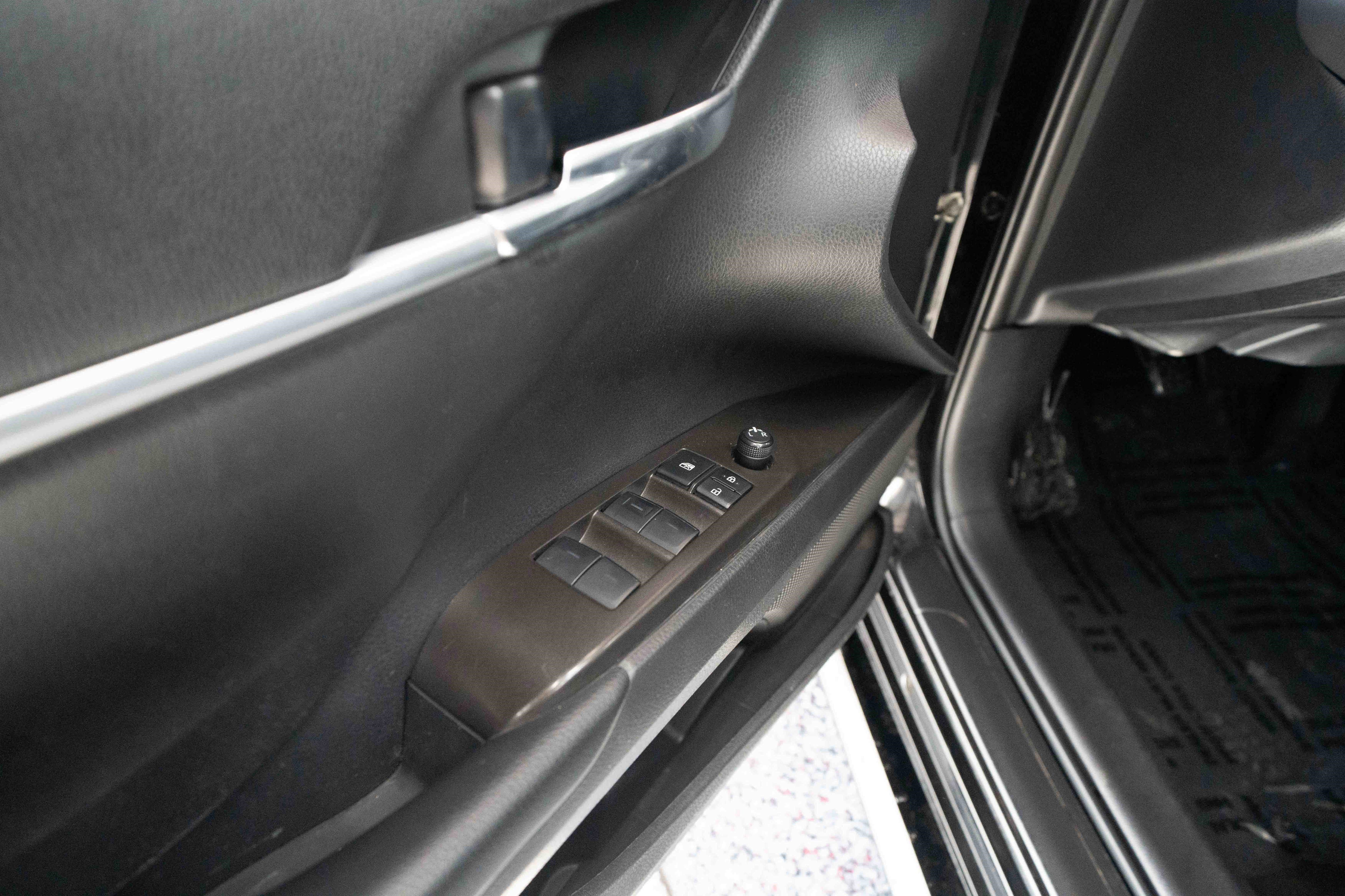 Used 2023 Toyota Camry LE FWD image 7