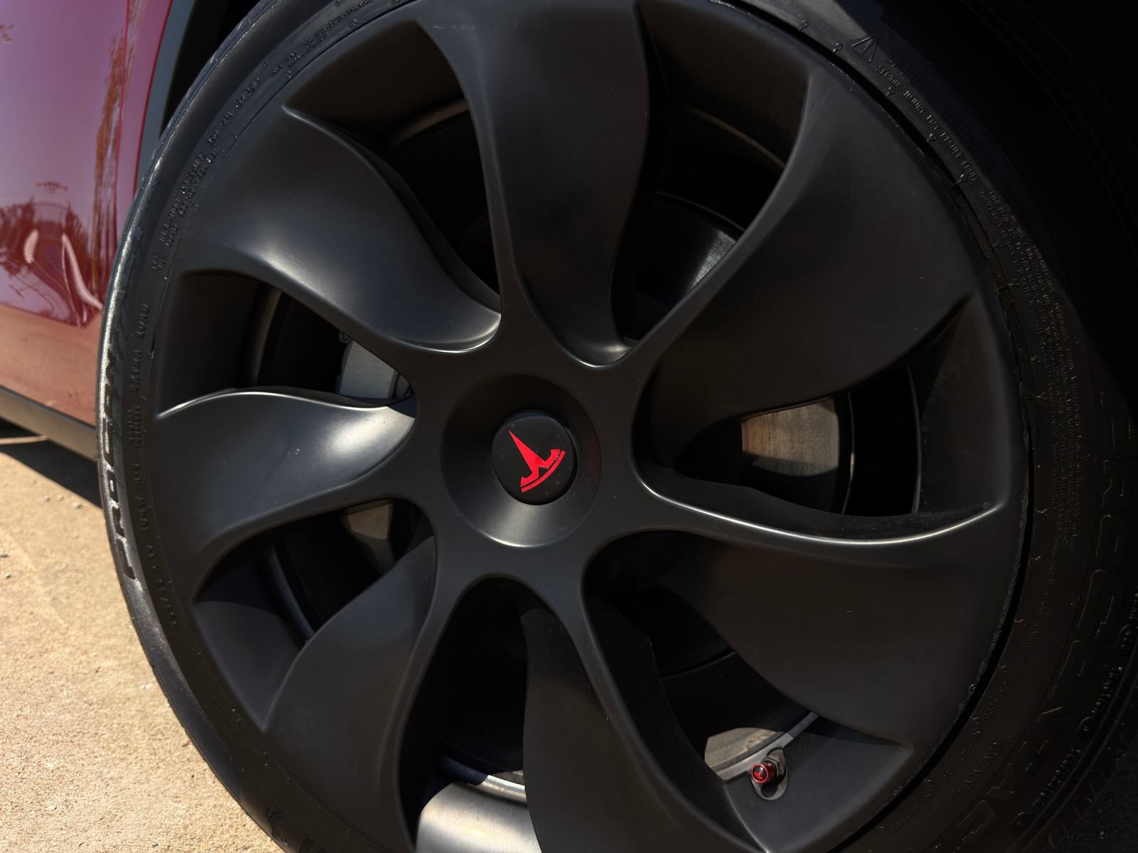 Used 2024 Tesla Model Y Long Range AWD/4WD image 11