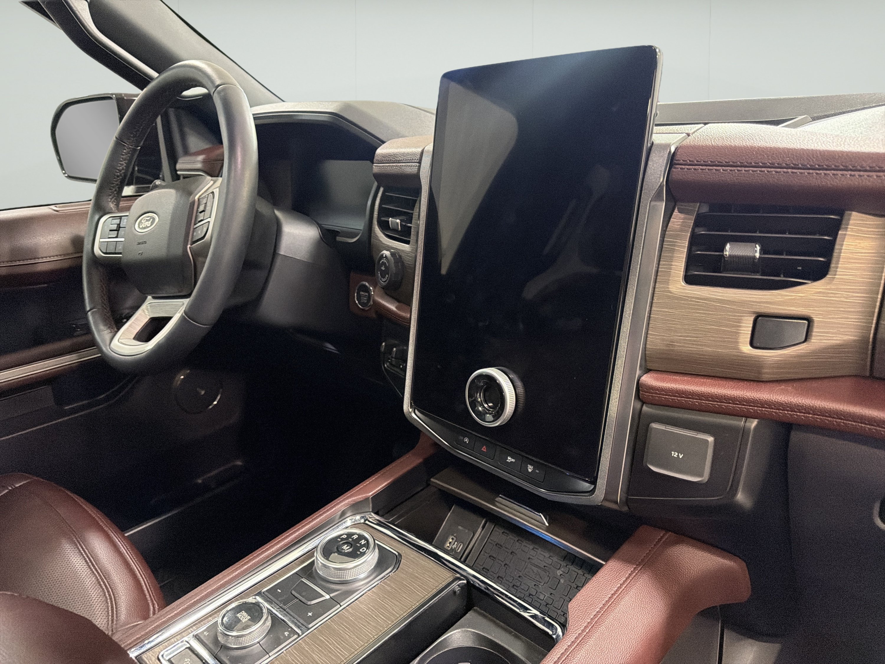Used 2024 Ford Expedition Limited AWD/4WD image 16