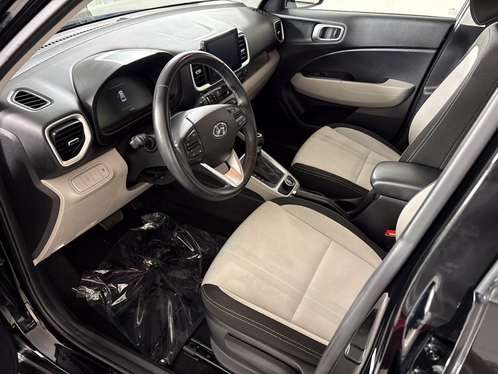 Used 2025 Hyundai Venue SEL FWD image 26