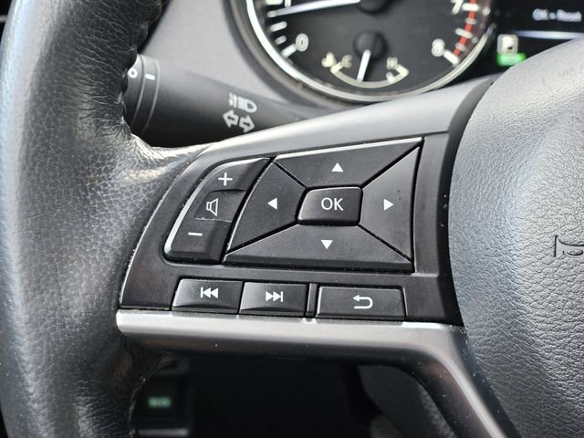 Used 2017 Nissan Rogue SV w/ SV Premium Package FWD image 16