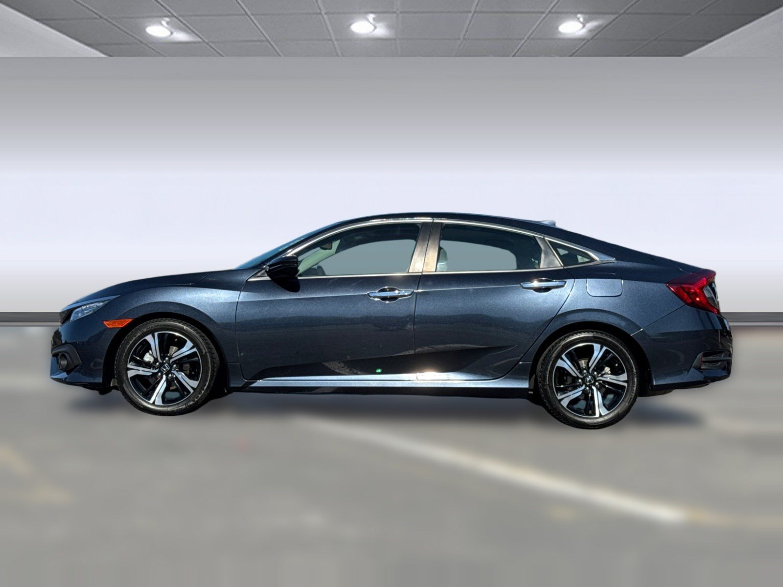 Used 2016 Honda Civic Touring image 2