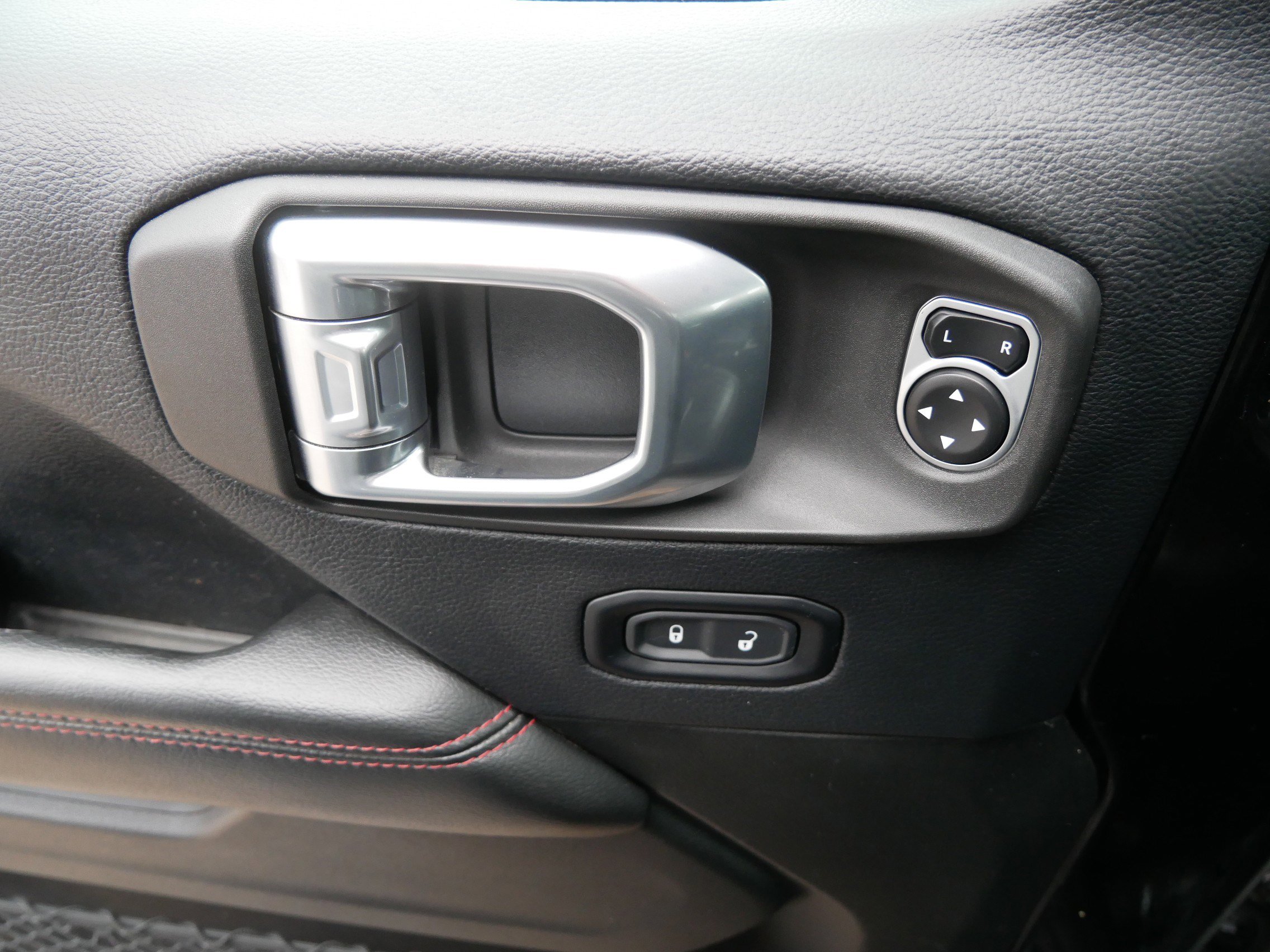 Used 2018 Jeep Wrangler Unlimited Rubicon w/ Cold Weather Group image 20