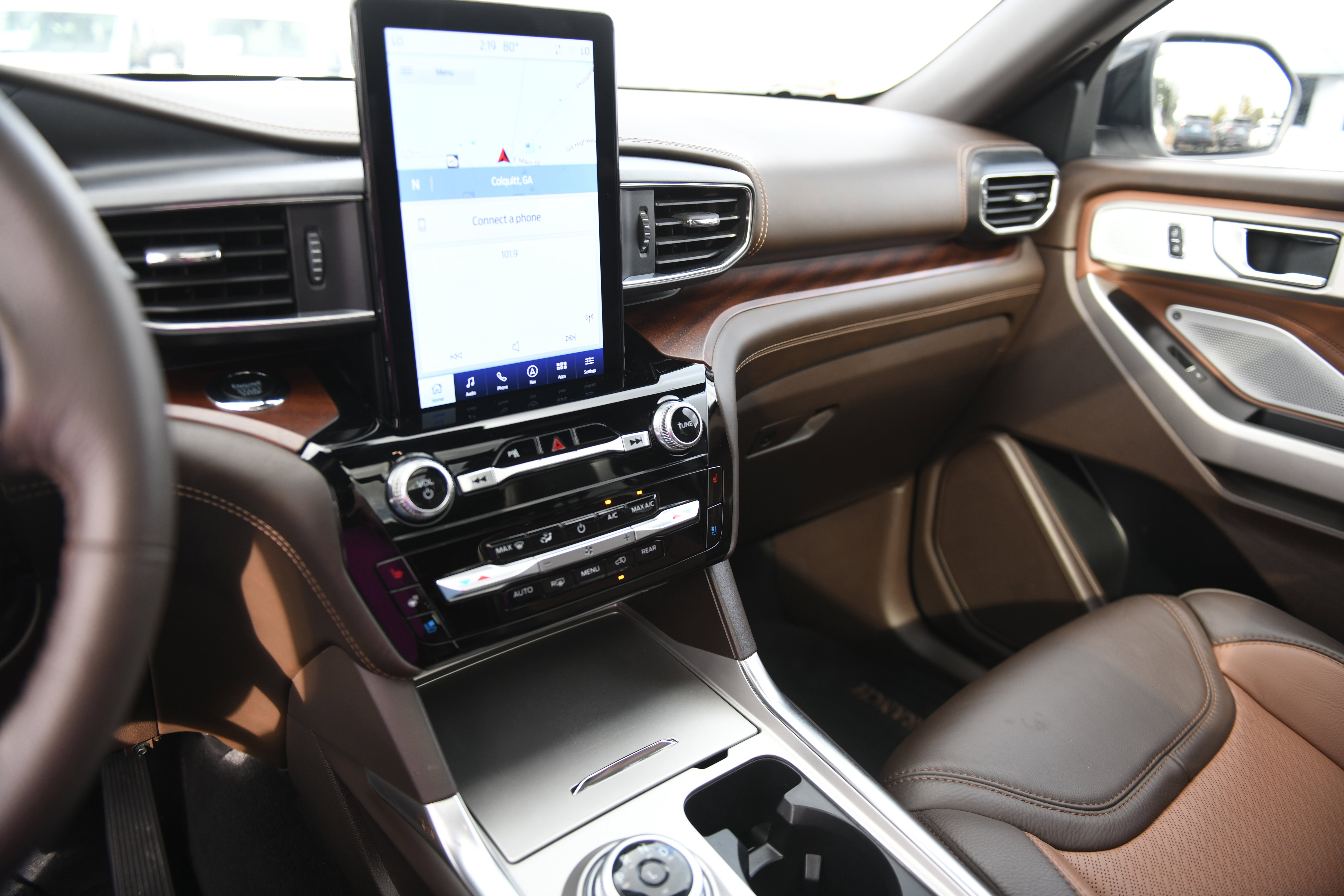 Used 2024 Ford Explorer King Ranch w/ Technology Package image 21