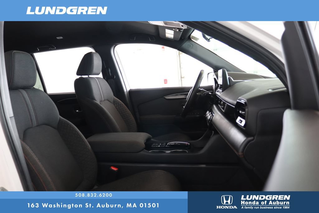 Used 2025 Honda Pilot Sport image 16
