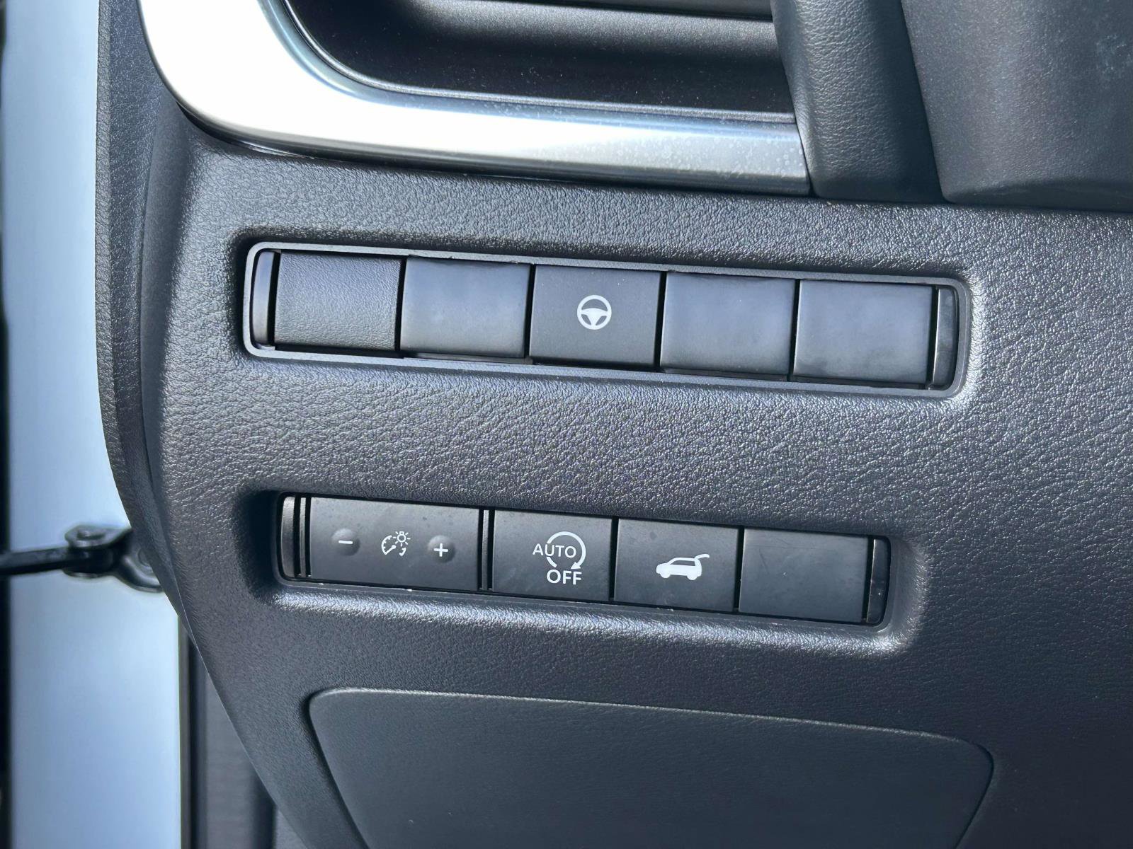 Used 2024 Nissan Rogue SV w/ SV Premium Package image 20