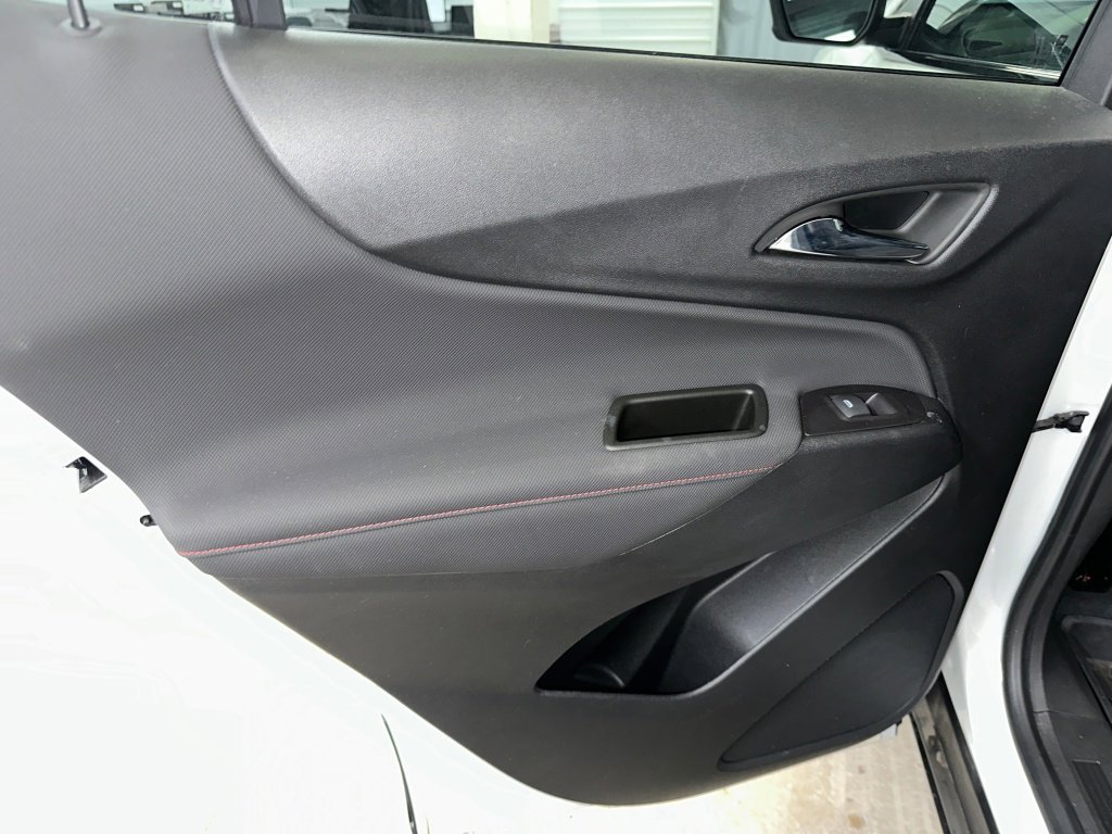 Certified 2022 Chevrolet Equinox RS w/ LPO, Floor Liner Package image 18