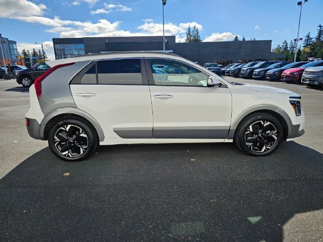 Certified 2023 Kia Niro Wave w/ Wave Preserve Package FWD image 7