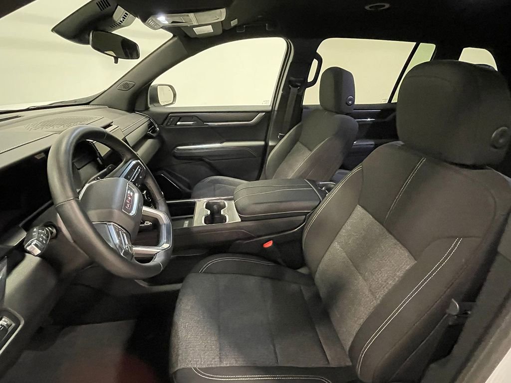 Used 2025 GMC Acadia Elevation image 3