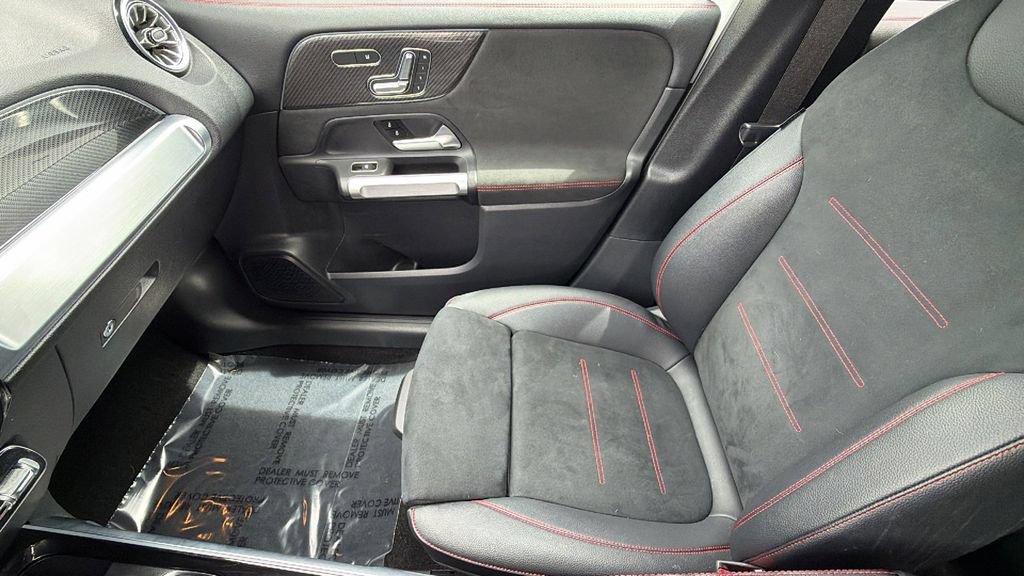 Used 2023 Mercedes-Benz GLB 250 4MATIC image 12