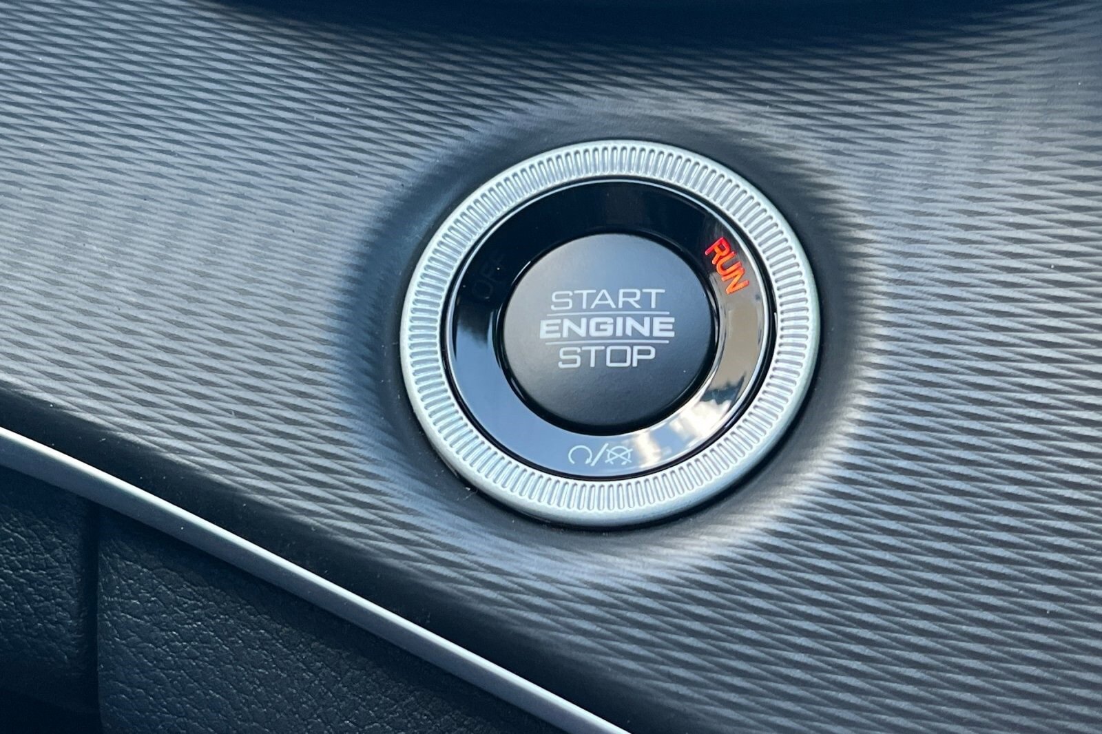 New 2025 Jeep Grand Cherokee L Laredo image 23