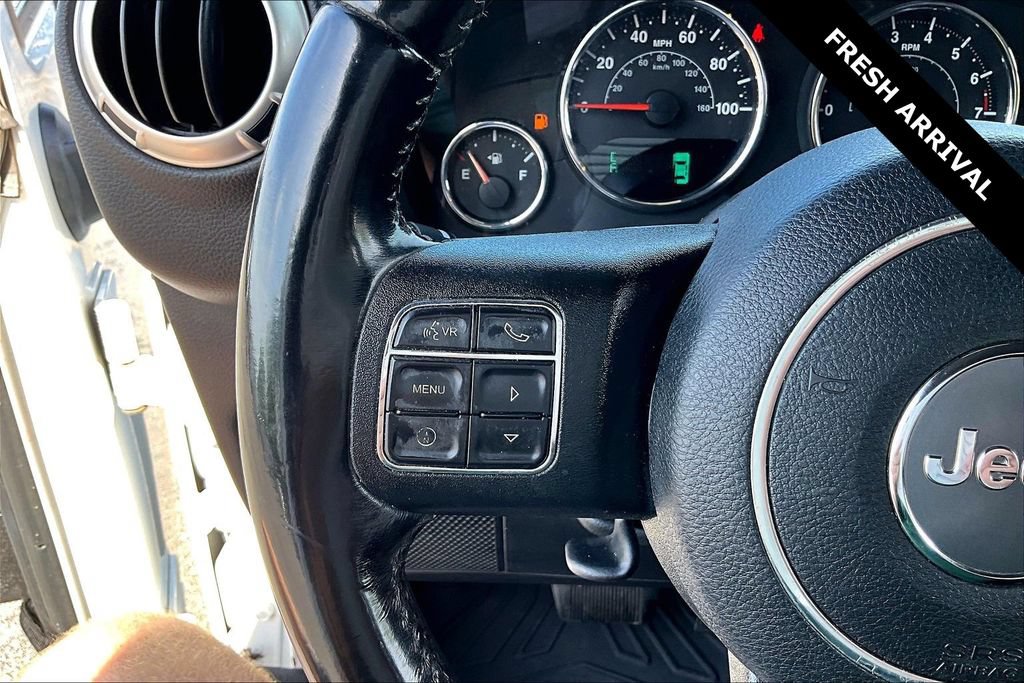 Used 2018 Jeep Wrangler Unlimited Sahara w/ Connectivity Group AWD/4WD image 12
