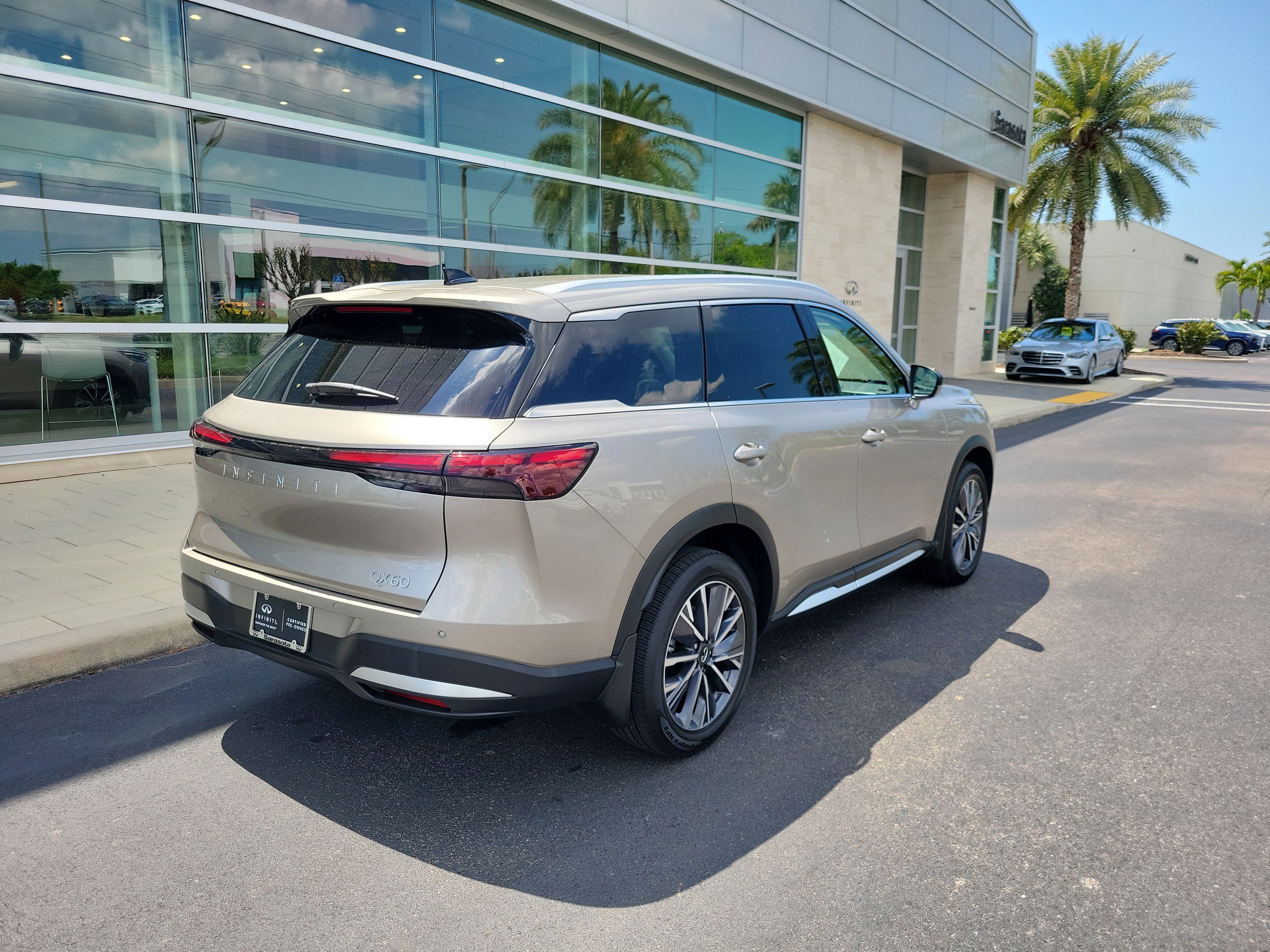 Certified 2026 INFINITI QX60 Luxe w/ Cargo Package image 4