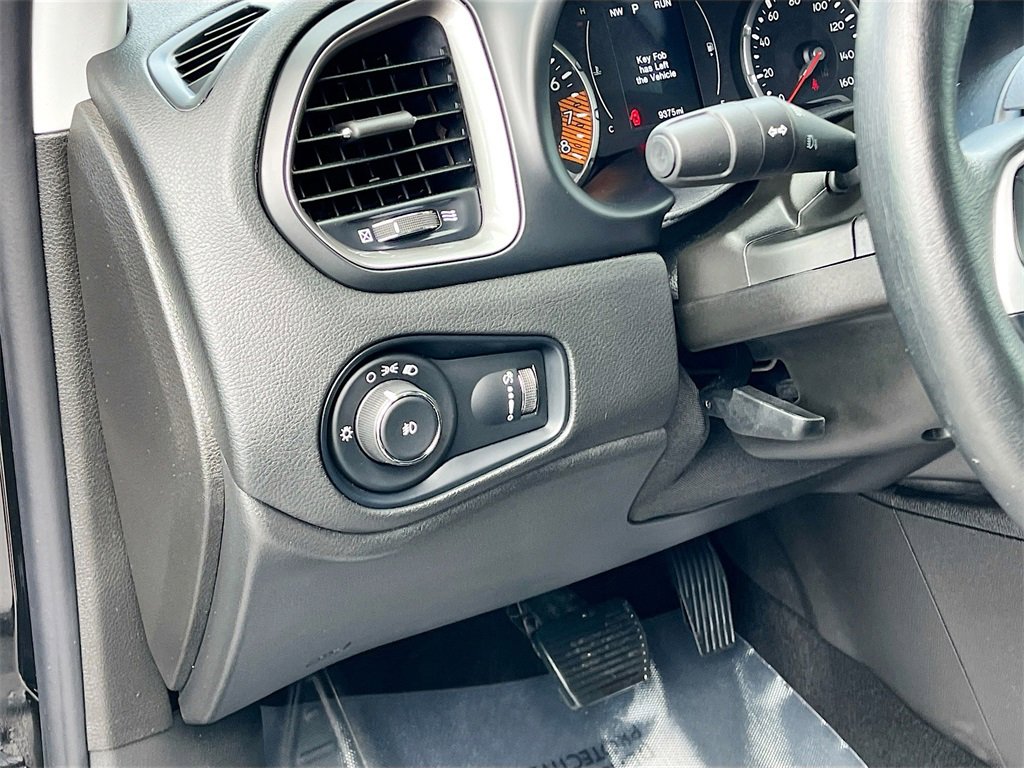 Used 2023 Jeep Renegade Latitude w/ Premium Group image 10