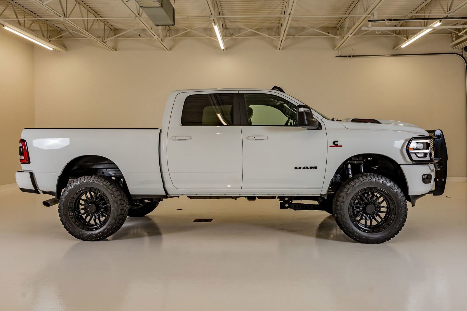 Used 2023 RAM 2500 Laramie w/ Night Edition AWD/4WD image 11