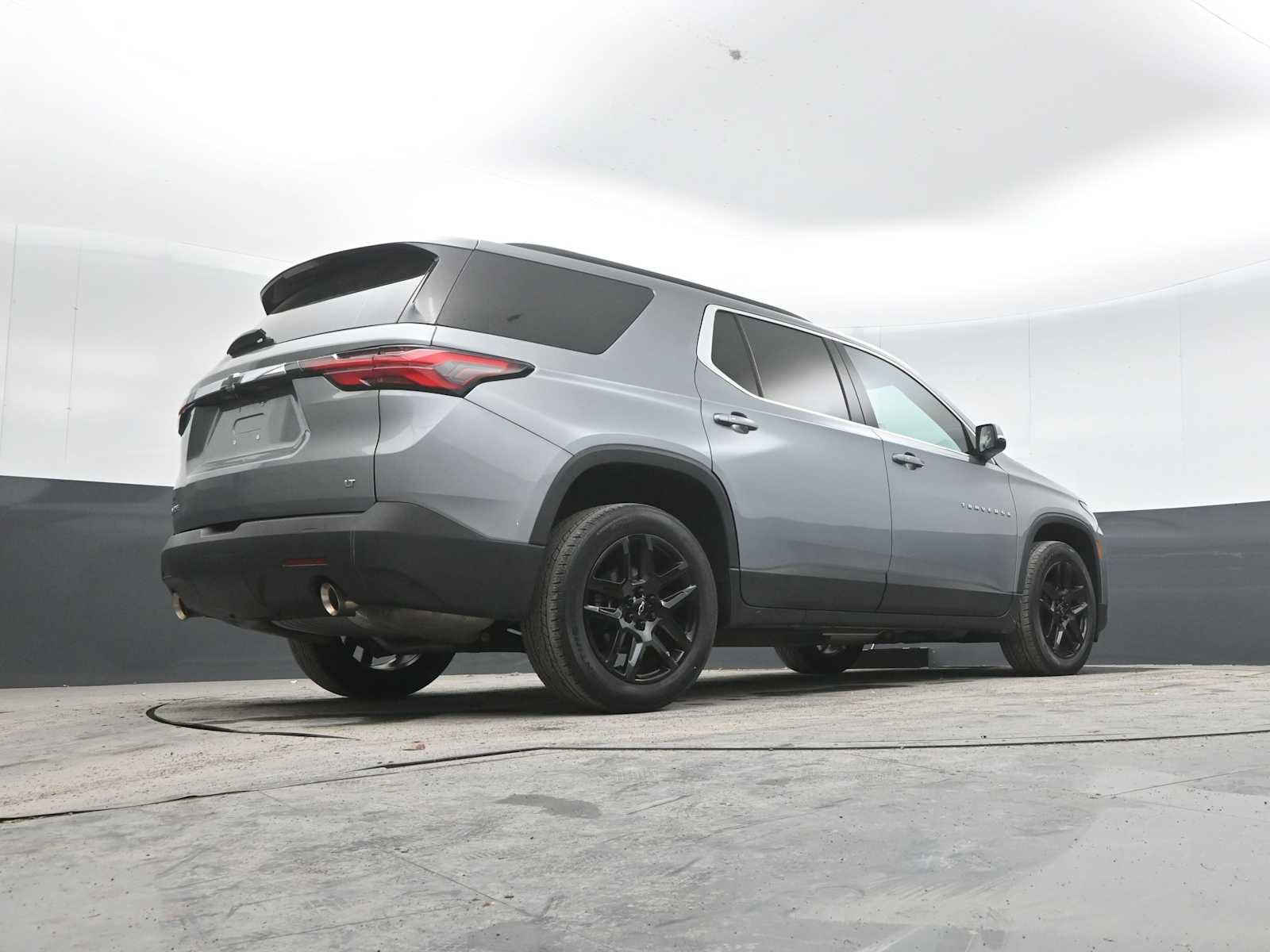 Used 2023 Chevrolet Traverse LT FWD image 34