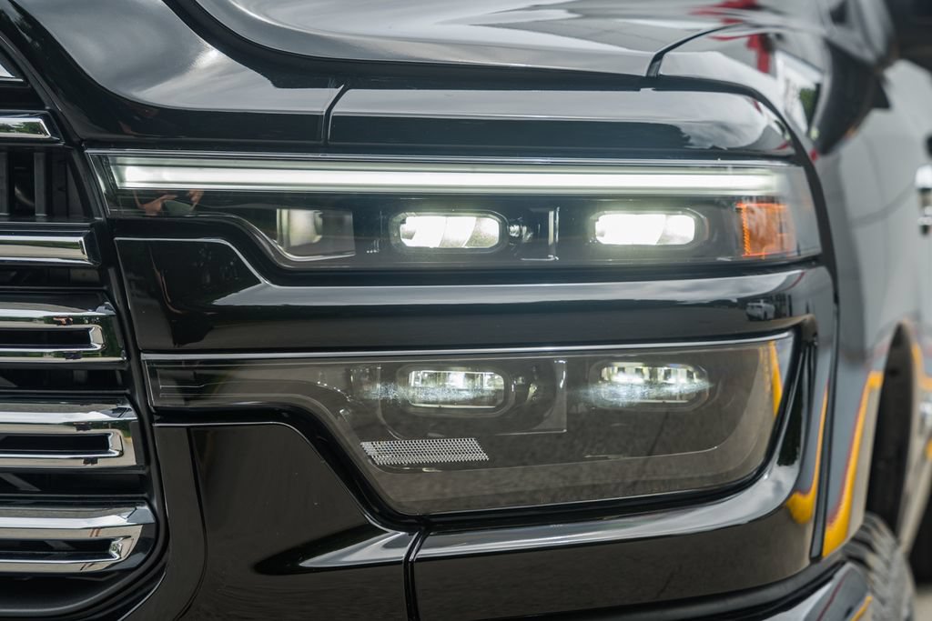 New 2026 RAM 2500 Laramie AWD/4WD image 13