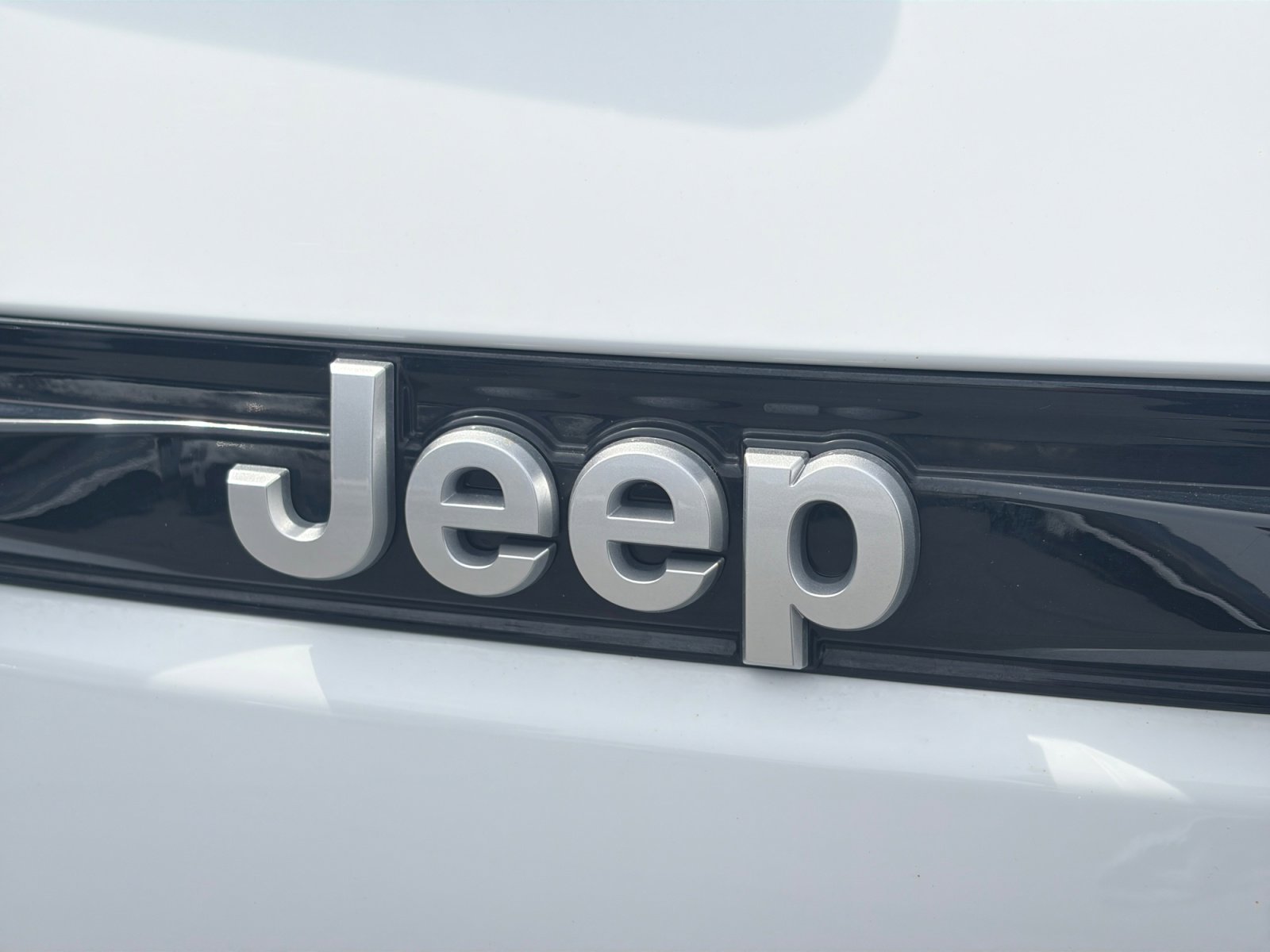 Used 2025 Jeep Grand Cherokee Limited w/ Trailer Tow Package image 28