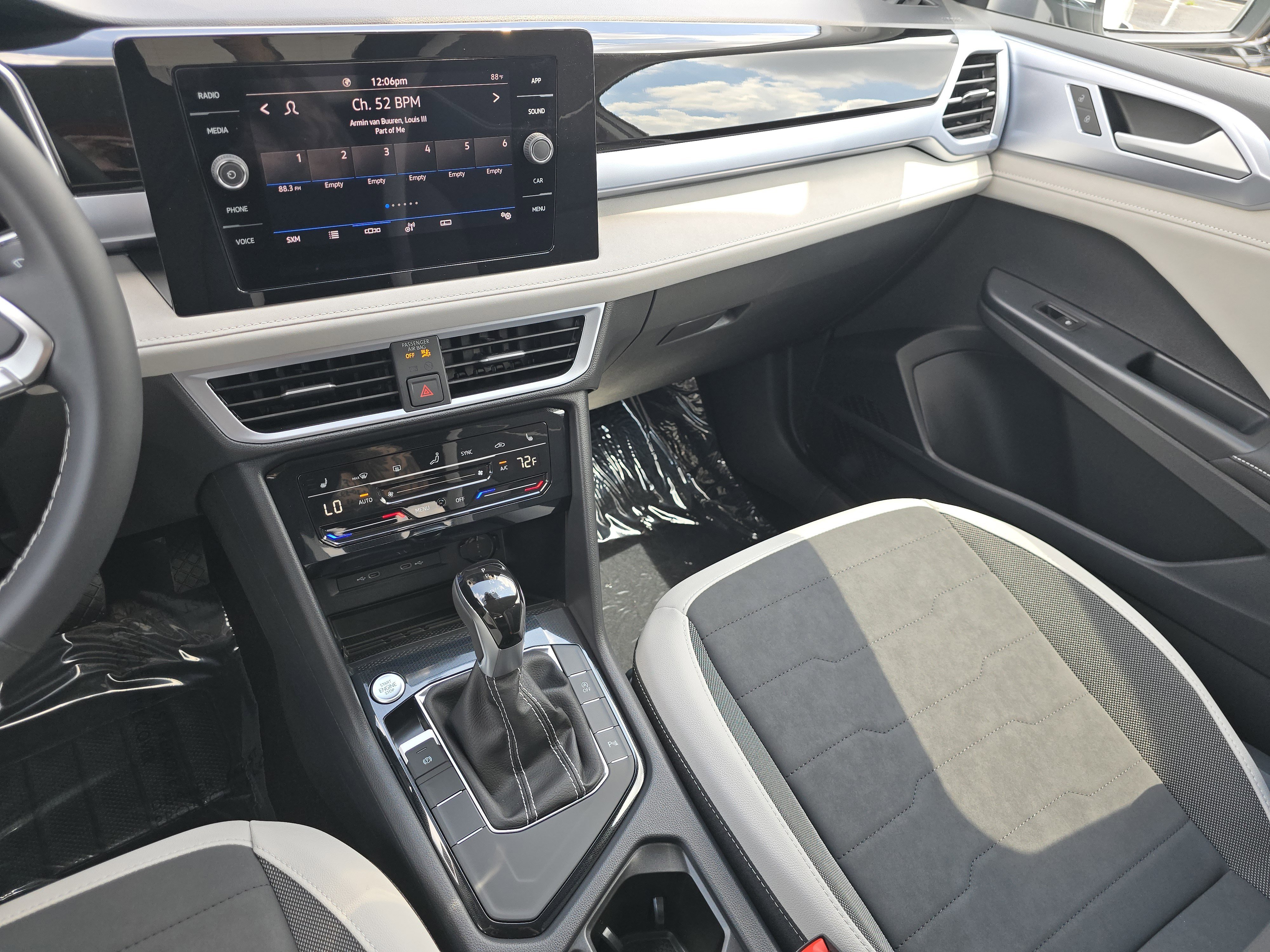 New 2025 Volkswagen Taos SE image 21