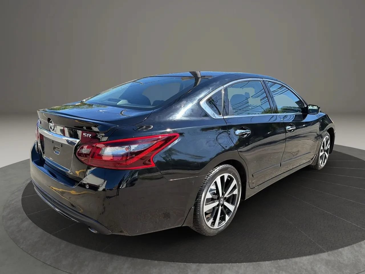 Used 2018 Nissan Altima 2.5 SR FWD image 5