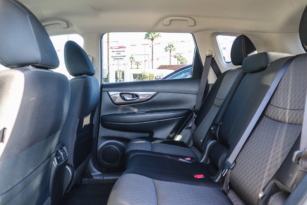 Used 2019 Nissan Rogue SV w/ Premium Package FWD image 17