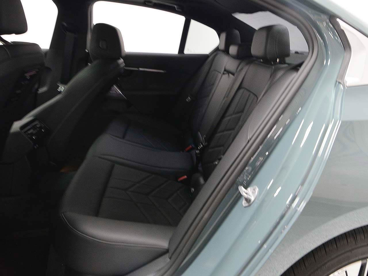 Certified 2025 BMW i5 eDrive40i w/ Premium Package image 8