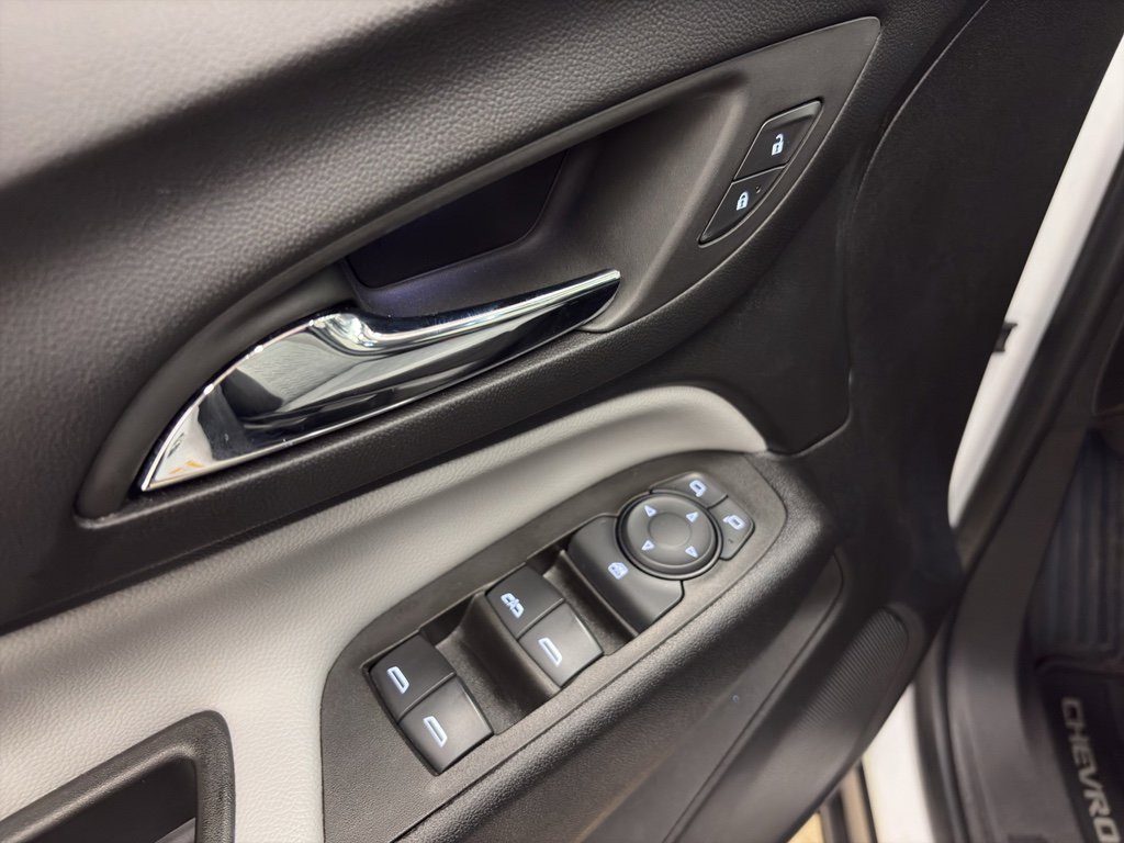 Used 2023 Chevrolet Equinox LS image 20