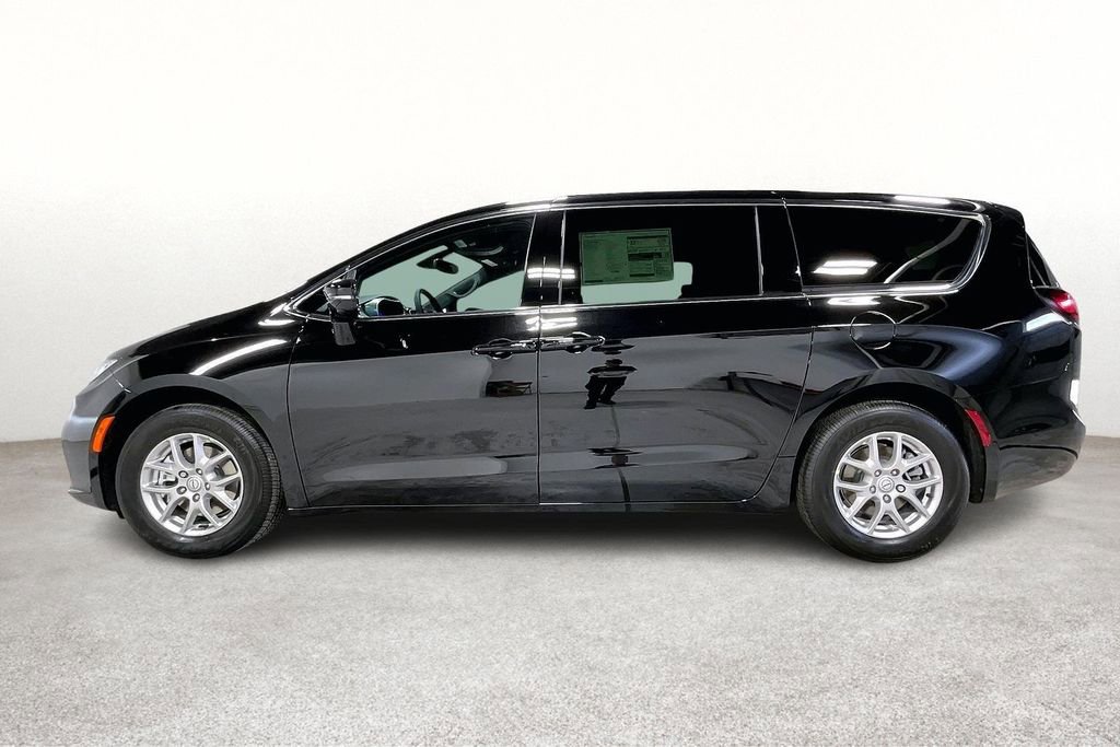 New 2026 Chrysler Pacifica Select image 7