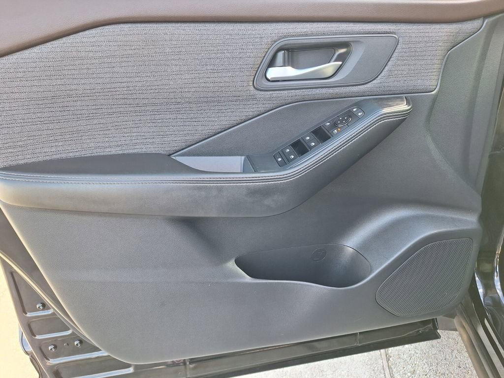 Used 2021 Nissan Rogue SV image 28