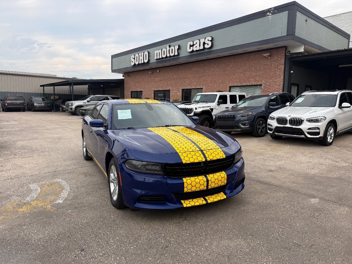Used 2019 Dodge Charger SXT w/ Leather Interior Group RWD image 3
