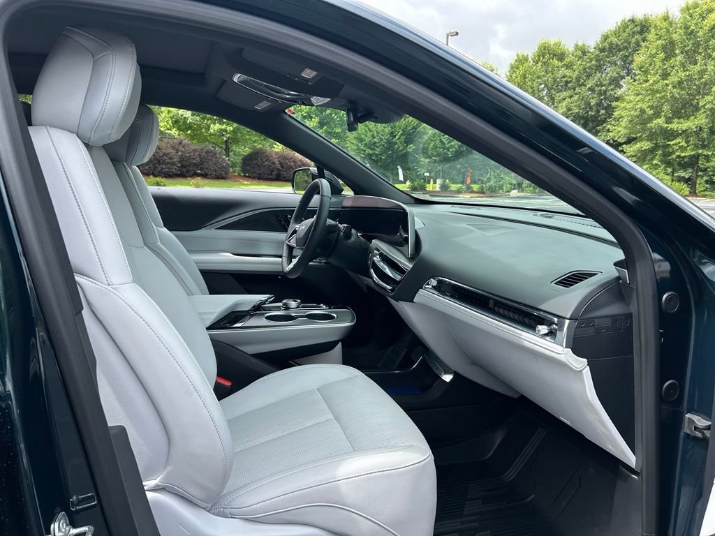 Used 2025 Cadillac Lyriq Luxury RWD image 40