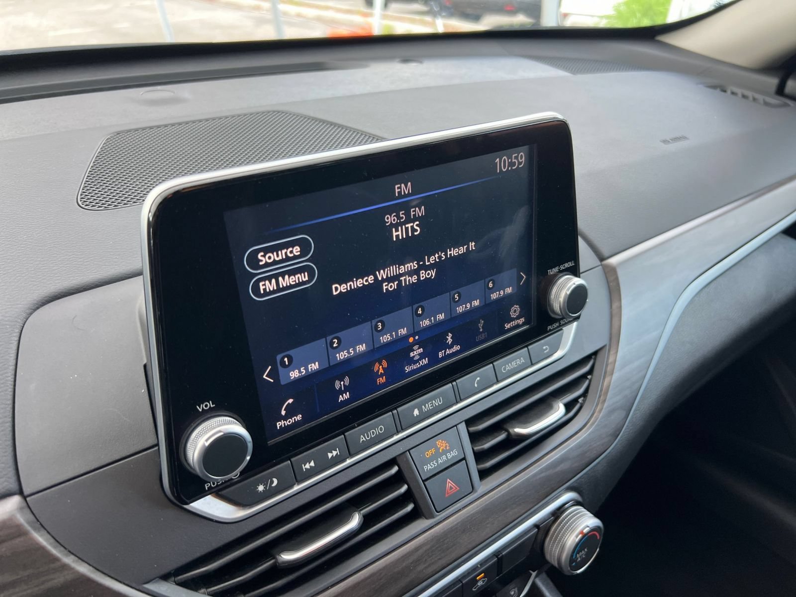 Used 2025 Nissan Altima 2.5 SV FWD image 16